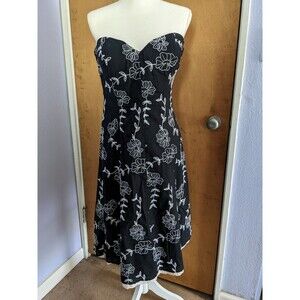 White House Black Market Floral Embroidery Strapless Scallop Hem Dress Size 10